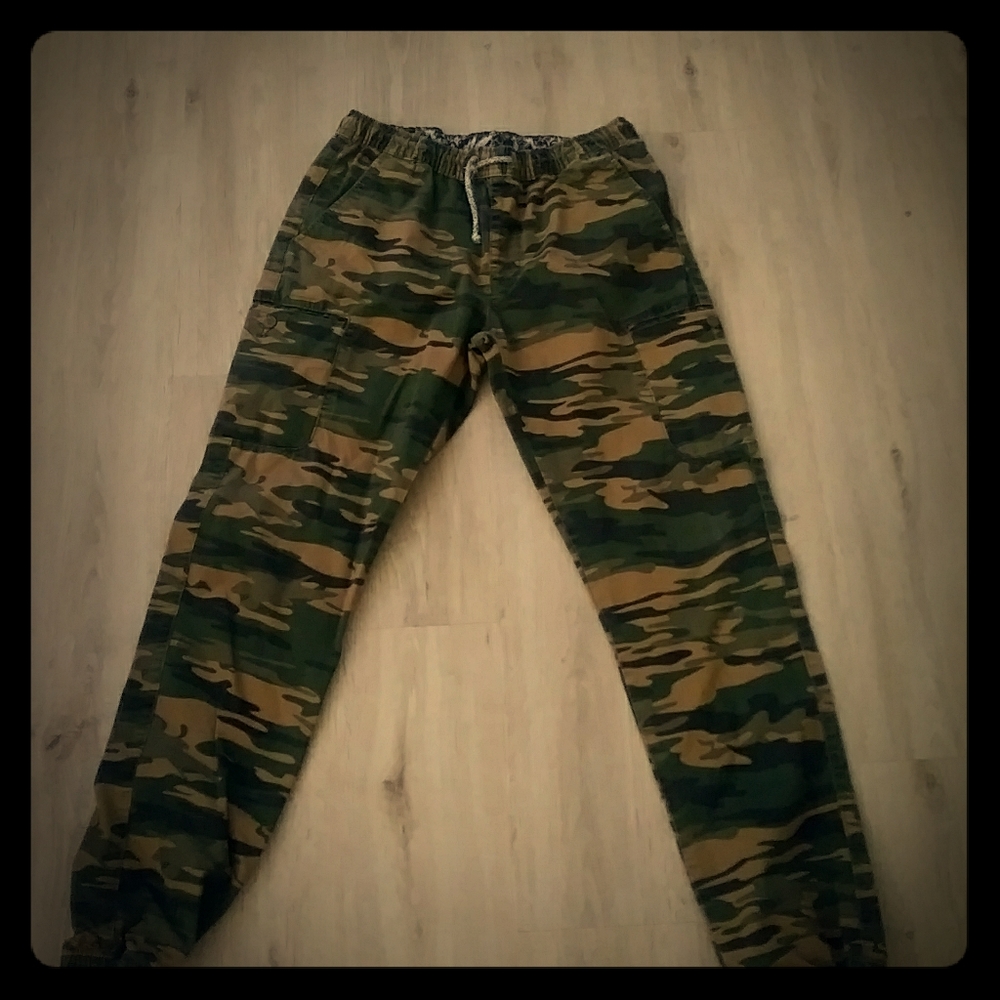 Boys medium camo pants.
